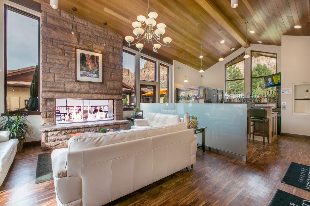 Lobby at Cliffrose Lodge
